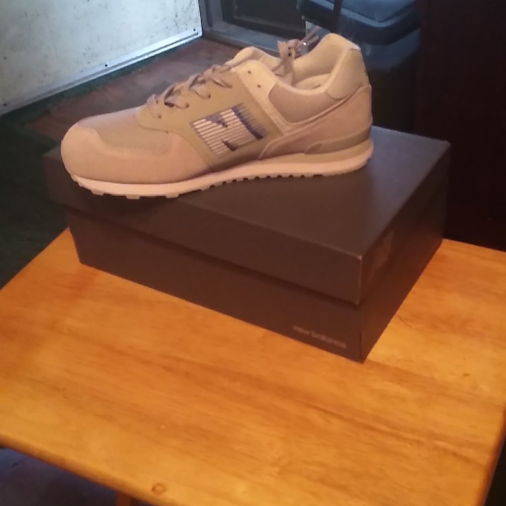 tennis shoes